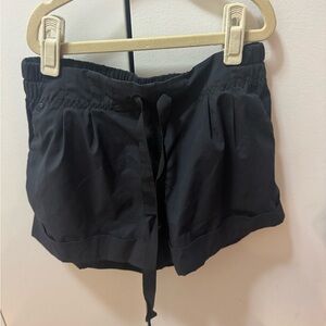 Lululemon Spring Breakaway Shorts – Black – Size 4